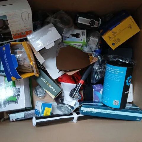 BOX OF ASSORTED CAR ITEMS TO INCLUDE - PHONE HOLDERS - TOOLS / COLLECTION ONLY 