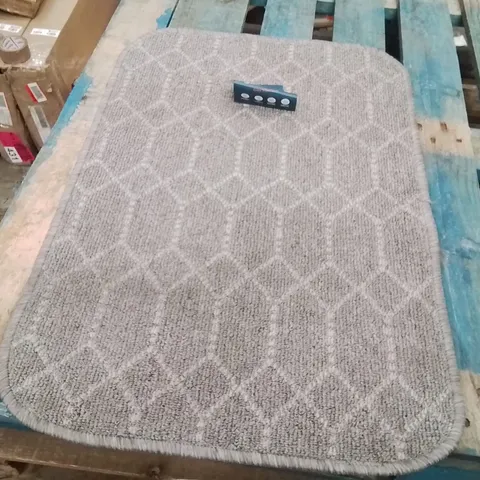 QUALITY DESIGNER AREA RUG - APPROXIMATELY 75X50CM