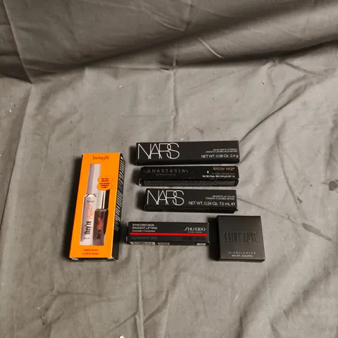 LOT OF 6 ASSORTED COSMETIC PRODUCTS TO INCLUDE - NARS AIR MATTE LIP COLOUR - SHISEIDO RADIANT LIFTING CONCEALER - SAINT LUXE HIGHLIGHTER - ETC