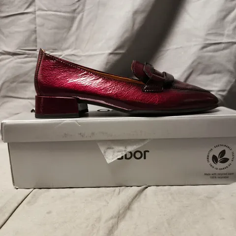 BOXED PAIR OF GABOR BLOCK HEEL SLIP-ON SHOES IN DEEP WINE RED SIZE 4.5