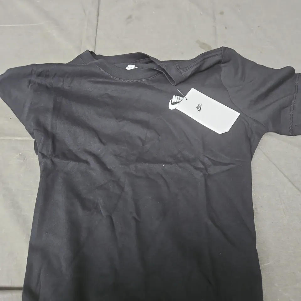 NIKE S/LOGO TEE – KIDS, BLACK (LG)