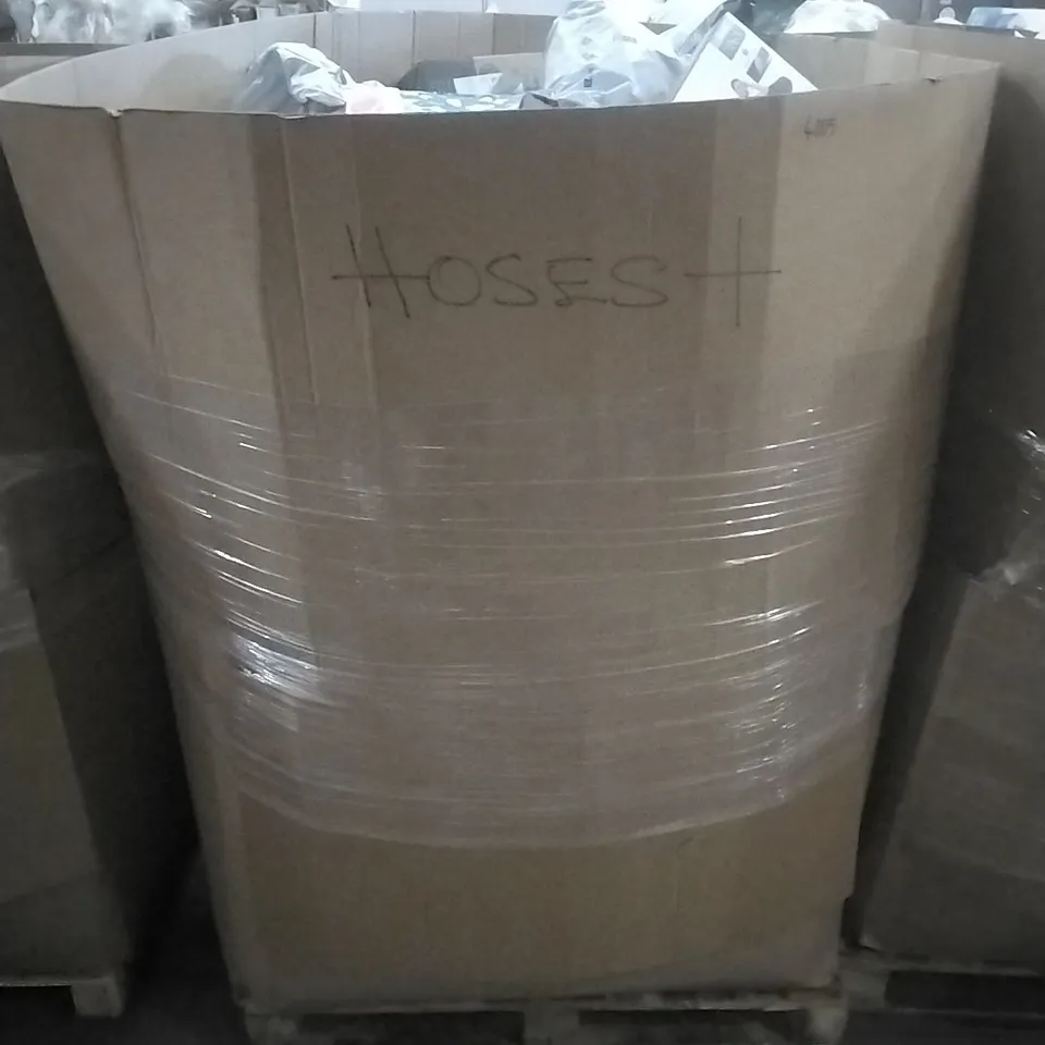 A PALLET CONTAINING A LARGE QUANTITY OF HOSES, AIRBEDS, SWIMMING PRODUCTS ETC