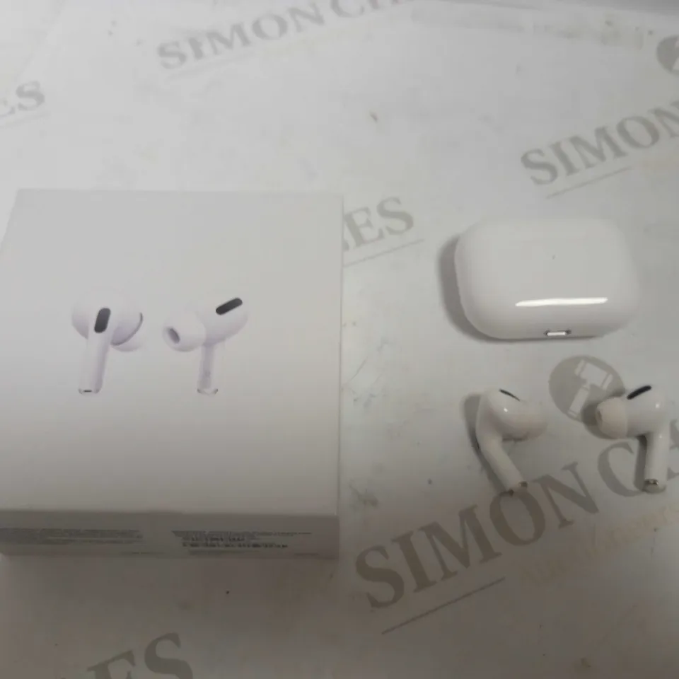 APPLE AIRPODS PRO WITH WIRELESS CHARGING CASE