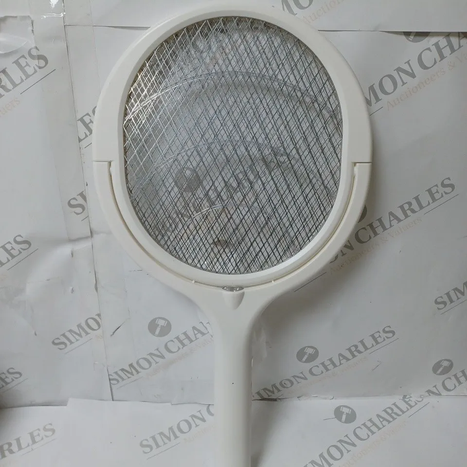 BOXED ELECTRIC FLY SWATTER IN WHITE