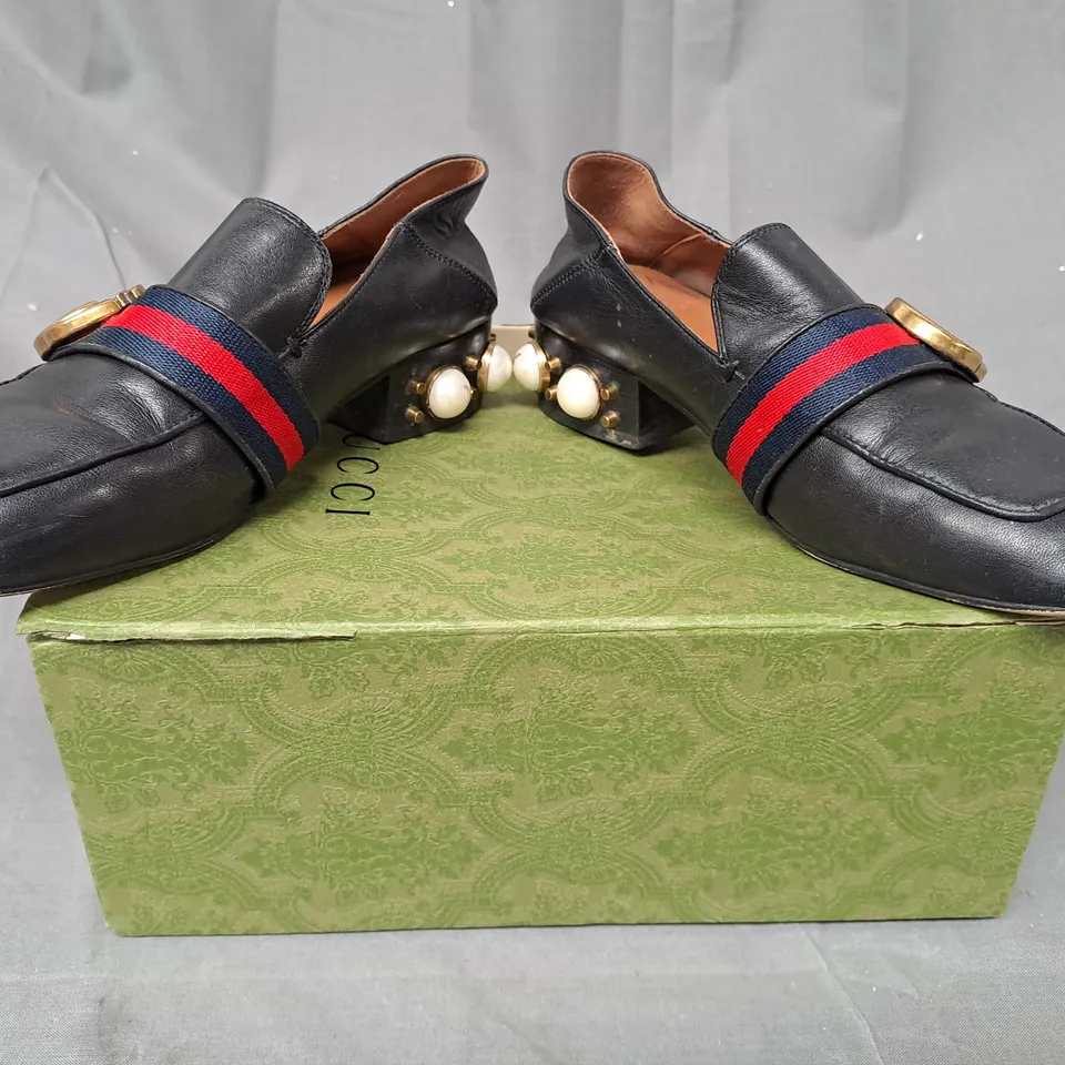 BOXED PAIR OF GUCCI LOW BLOCK HEEL SQUARE TOE SHOES IN BLACK EU SIZE 35