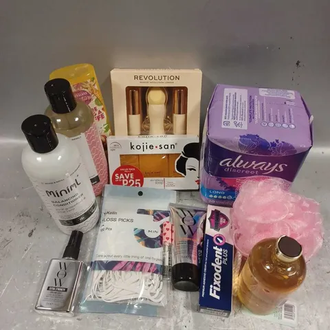 APPROXIMATELY 20 ASSORTED COSMETIC ITEMS TO INCLUDE - ALWAYS DISCREET LONG SANITARY PADS - REVOLUTION CREME HIGHLIGHT & CONTOUR KIT - MINIMAL BALANCING SHAMPOO & CONDITIONER - ETC