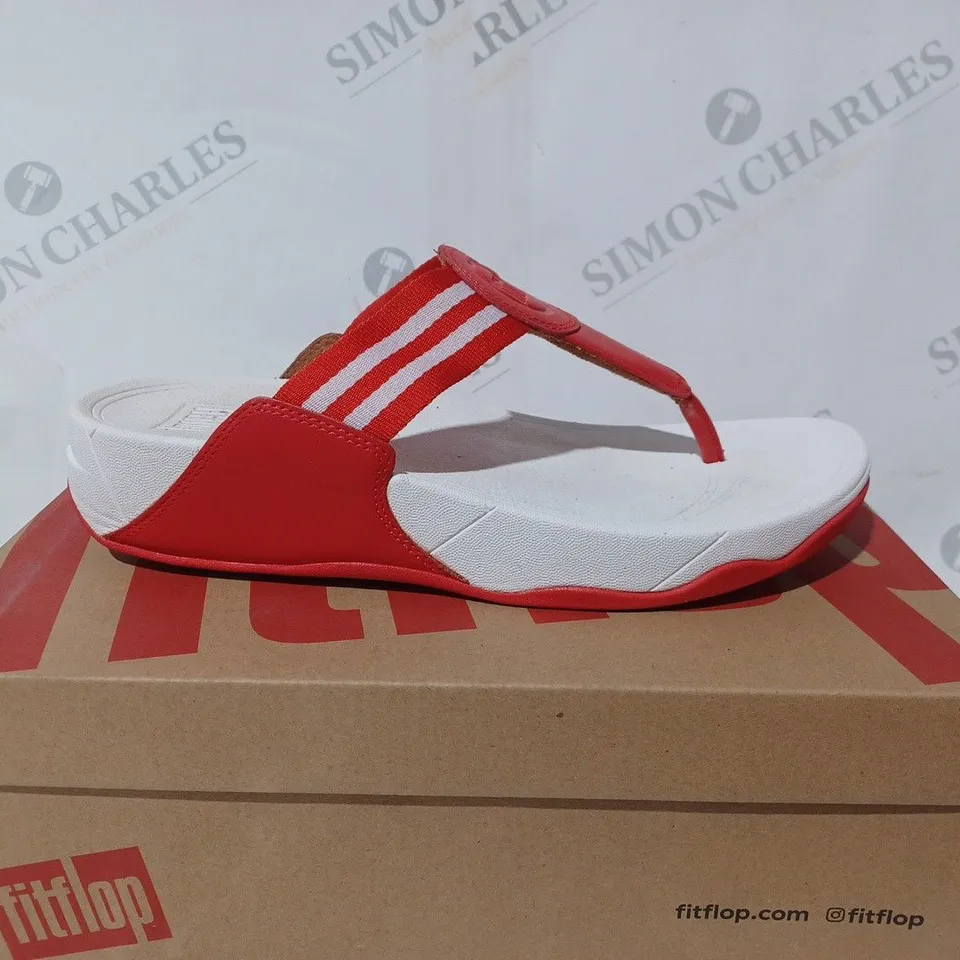 BOXED FITFLOP WALKSTAR FINESTRIPE WEBBING TOE POST SANDALS IN RED - SIZE 6