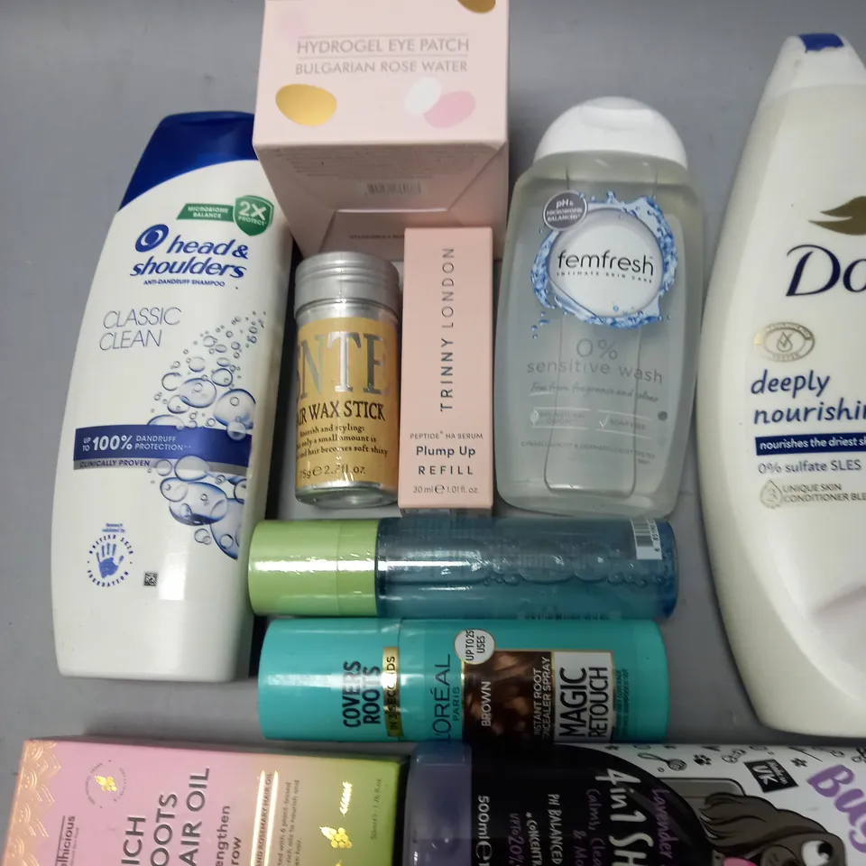 LOT OF APPROXIMATELY 25 ASSORTED HEALTH AND BEAUTY ITEMS TO INCLUDE CETAPHIL CLEANSER, DIVILUX HAIR GROWTH OIL AND BULGARIAN ROSE WATER PATCHES