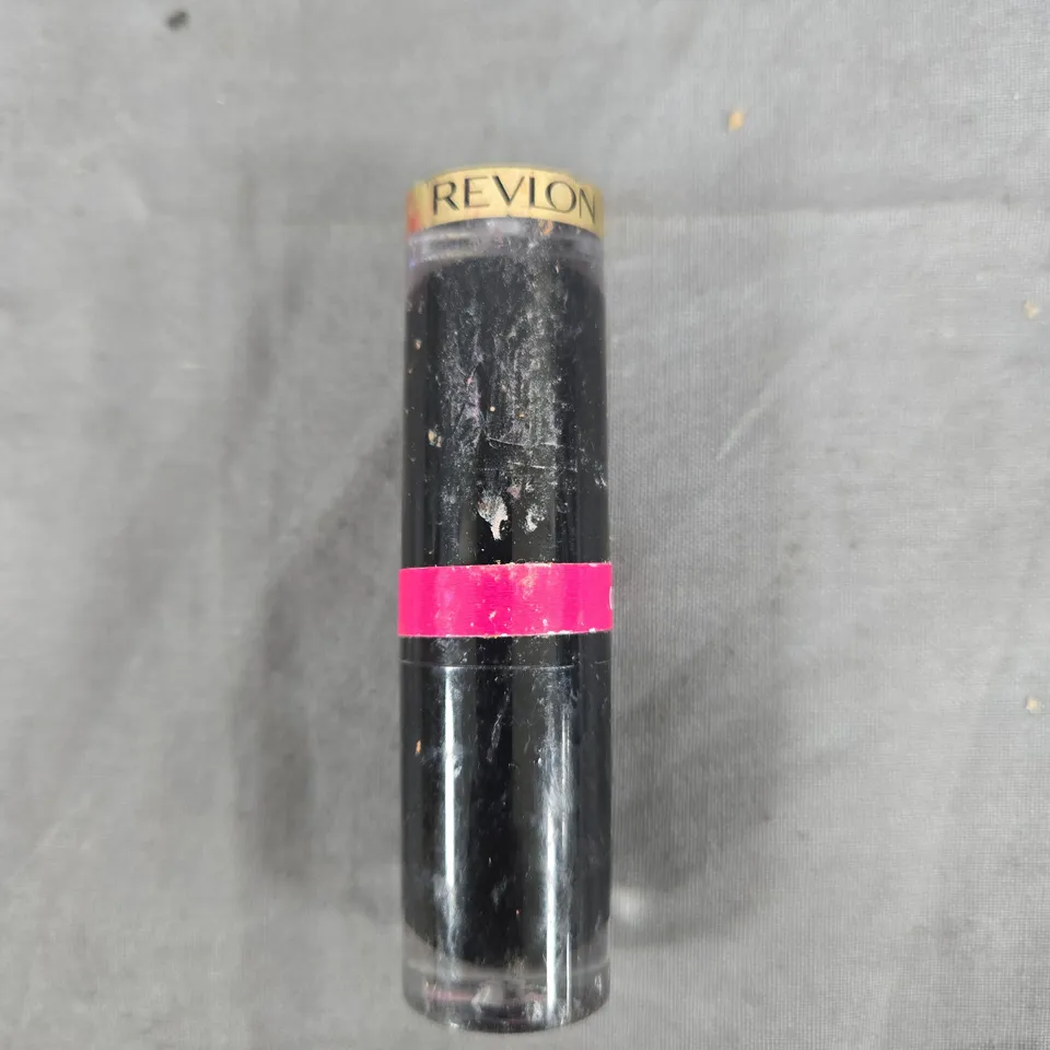 BOX OF APPROXIMATELY 65 REVLON SUPER LUSTROUS LIPSTICKS – SHADE 004 CHERRIES IN THE SNOW