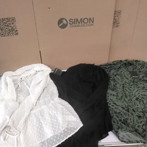 A PALLET TO CONTAIN APPROXIMATELY 120 BRAND NEW DESIGNER WOMEN'S CLOTHES WHICH INCLUDE; JD WILLIAMS VARIOUS TOPS, T SHIRTS ETC