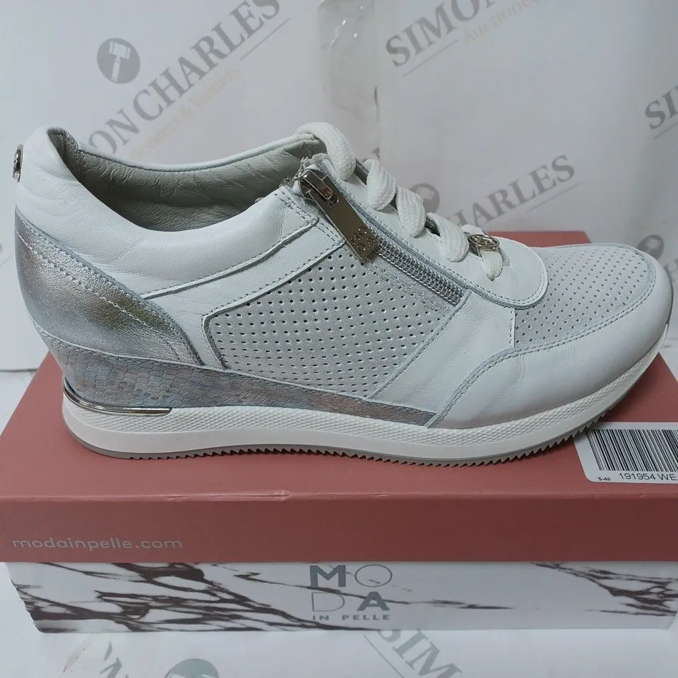 BOXED PAIR OF MODA IN PELLE AVERY WEDGE TRAINERS WHITE SIZE 7