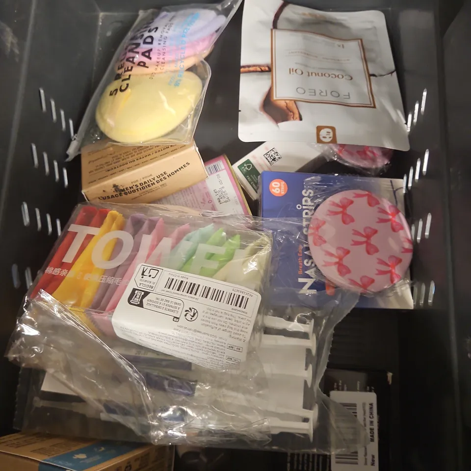 APPROXIMATEY 20 ASSORTED HEALTH AND BEAUTY PRODUCTS TO INCLUDE - DOVE MEN 3IN1 WASH - GARNIER MICELLAR CLEANSING WATER - CHILD'S FARM HAIR & BODY WASH - ETC