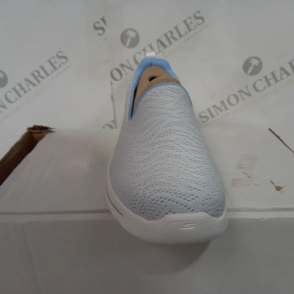 BOXED OCEAN REEF SLIP ON TRAINERS IN BLUE & WHITE - SIZE 4