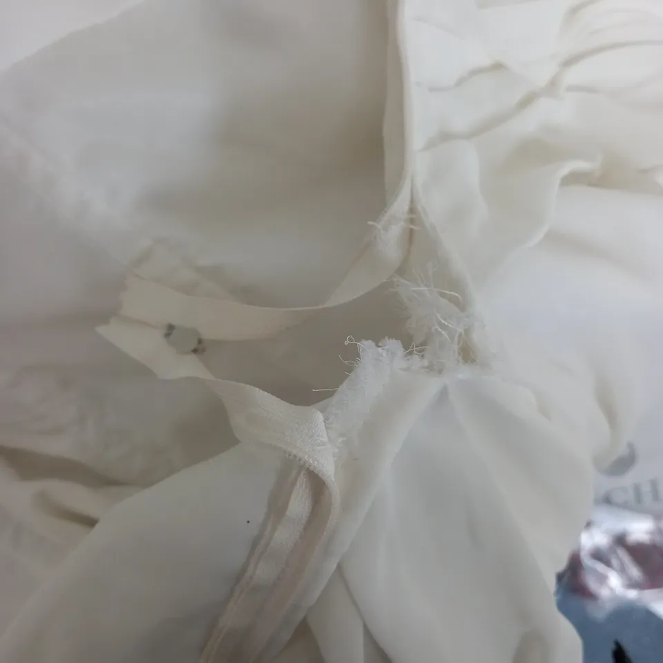 BERKETEX BRIDE WEDDING DRESS IN WHITE - SIZE 16