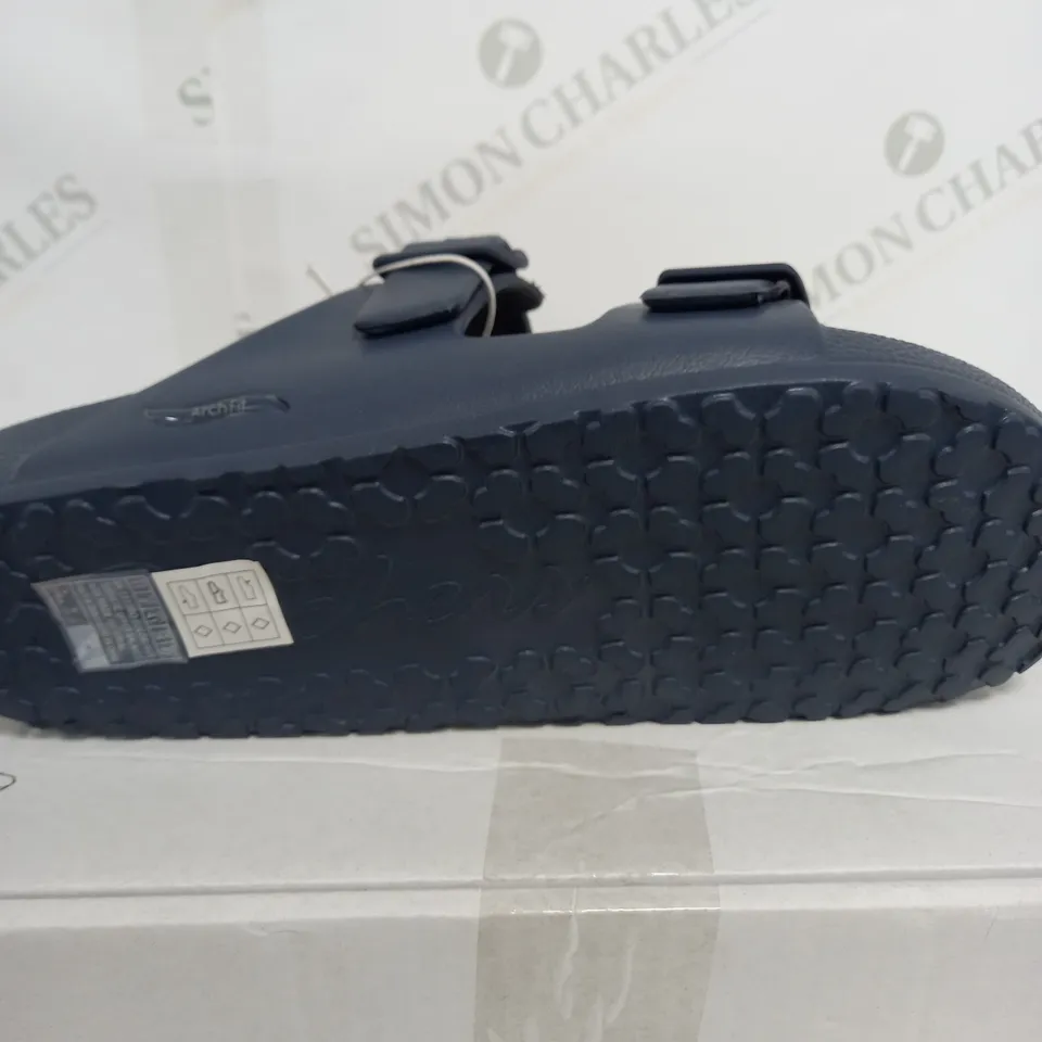SKETCHERS FOAMIES ARCH FIT SANDALS SIZE 8
