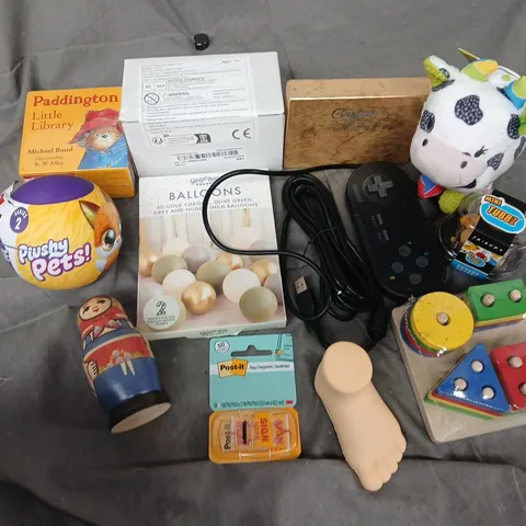 APPROXIMATELY 15 ASSORTED TOYS & GAMES TO INCLUDE PADDINGTON LITTLE LIBRARY, PLUSHY PETS, MINI TUBZ FRIENDS PHOEBE BUFFAY, ETC