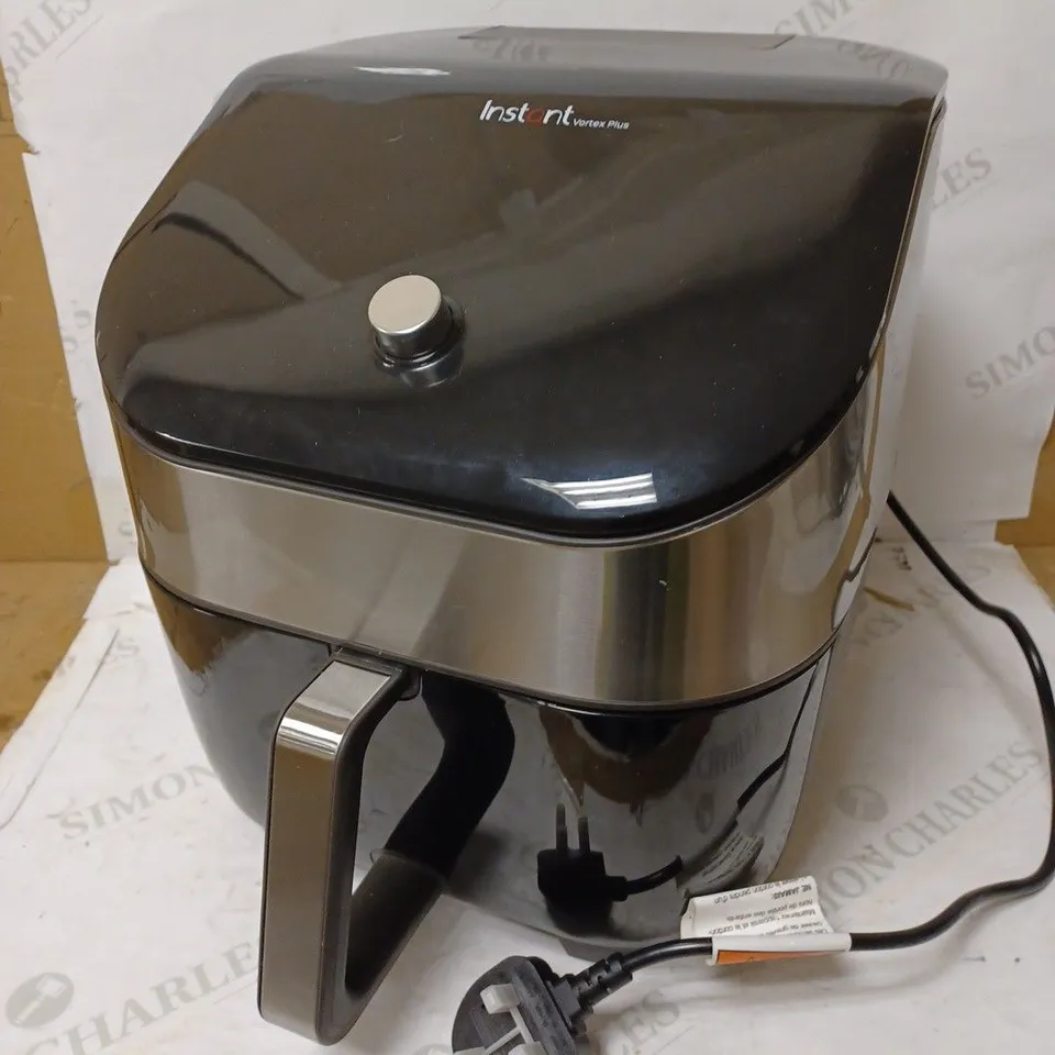 INSTANT VORTEX PLUS WITH CLEARCOOK DIGITAL HEALTH AIR FRYER
