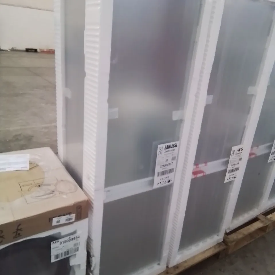 ZANUSSI SERIES 60 INTEGRATED FRIDGE FREEZER WHITE Model ZNNN18ES3 RRP £734