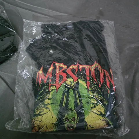 BOX OF APPROXIMATELY 20 CLOTHING ITEMS INCLUDING: BLACK TSHIRT WITH GRAPHIC, BLACK HAT AND GREY SHIRT WITH GRAPHIC