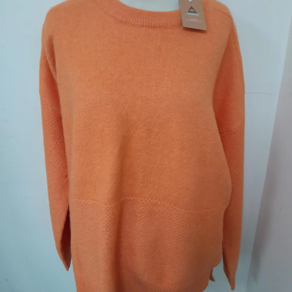 PASSENGER CORE RECYCLED KNIT JUMPER IN APRICOT - XL