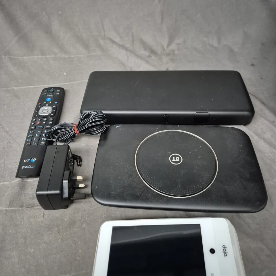 APPROXIMATELY 10 ASSORTED ELECTRICAL PRODUCTS TO INCLUDE POWER SUPPLIES, CONTACTLESS MACHINE, REPLACEMENT REMOTES ETC 