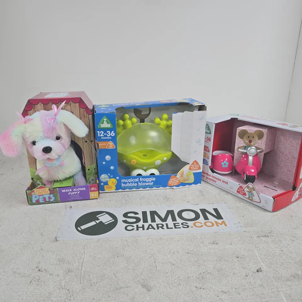 APPROXIMATELY 8 ASSORTED TOYS & GAMES PRODUCTS TO INCLUDE MUSICAL FROGGIE BUBBLE BLOWER, MARTHA MOUSE SCOOTER, WALK ALONG PUPPY, ETC