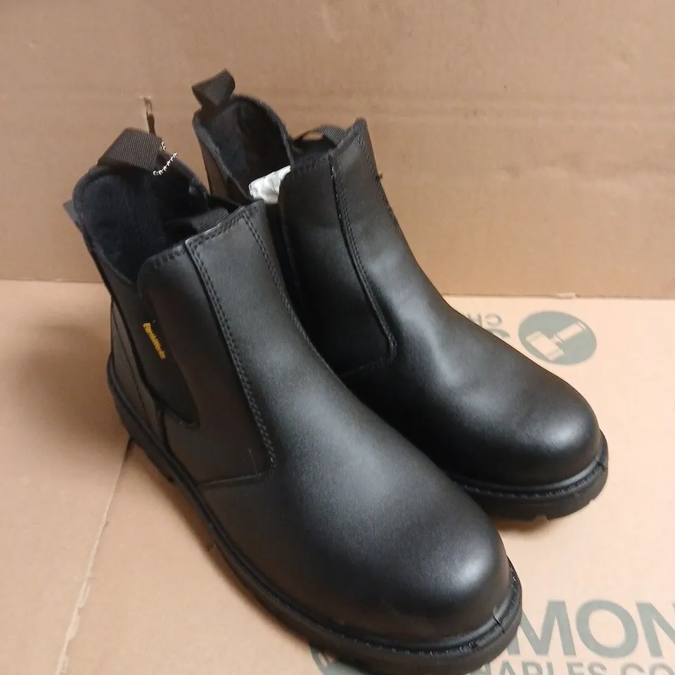 PAIR OF EARTHWORKS SAFETY FOOTWEAR BLACK CHELSEA-STYLE SAFETY BOOTS - 10
