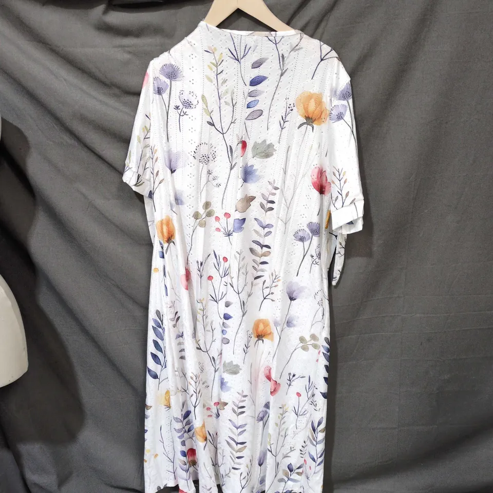 FLORAL PRINT WHITE DRESS – PASTEL FLOWERS, EYELET DETAILING, SHORT SLEEVES, UK XL