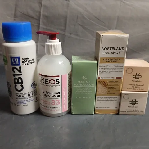 APPROXIMATELY 15 ASSORTED HEALTH & BEAUTY PRODUCTS TO INCLUDE SHAMPOOS, SOAPS AND INEOS