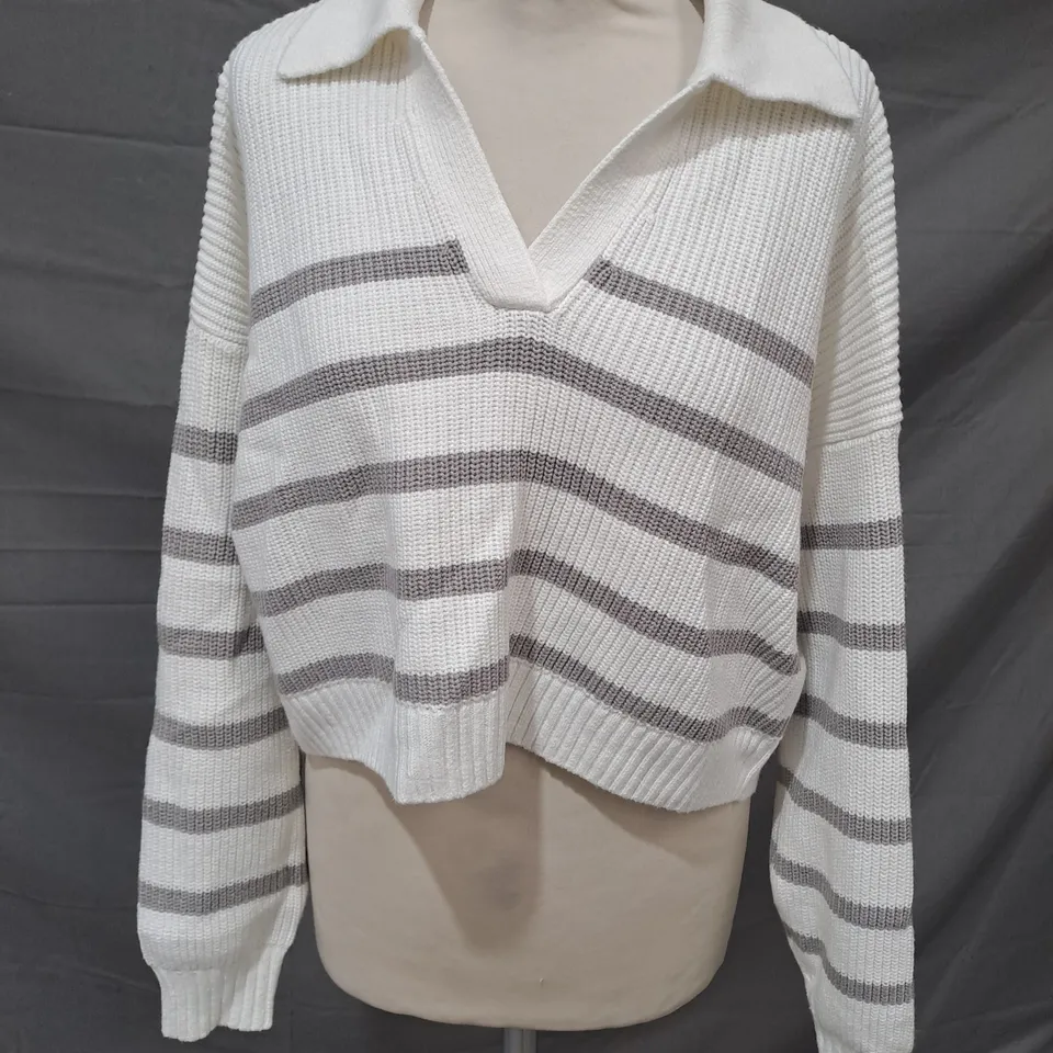 HOLLISTER CALIFORNIA LONG SLEVE KNITTED TOP IN WHITE/GREY SIZE SMALL