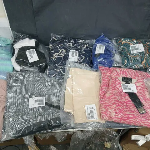 BOX OF APPROXIMATELY 15 ASSORTED CLOTHING ITEMS IN VARIOUS STYLES, COLOURS AND SIZES 