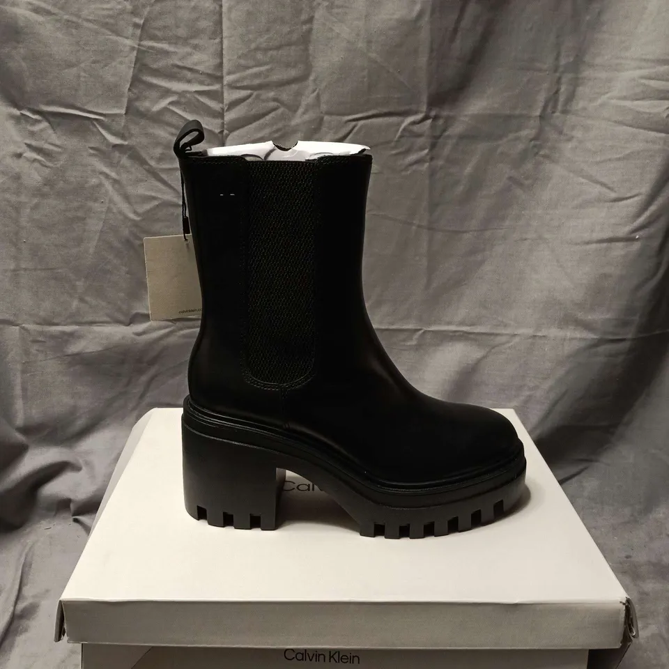 BOXED PAIR OF CALVIN KLEIN CHUNKY HEEL CHELSEA BOOT – BLACK LEATHER, UK 5 (EU 38)