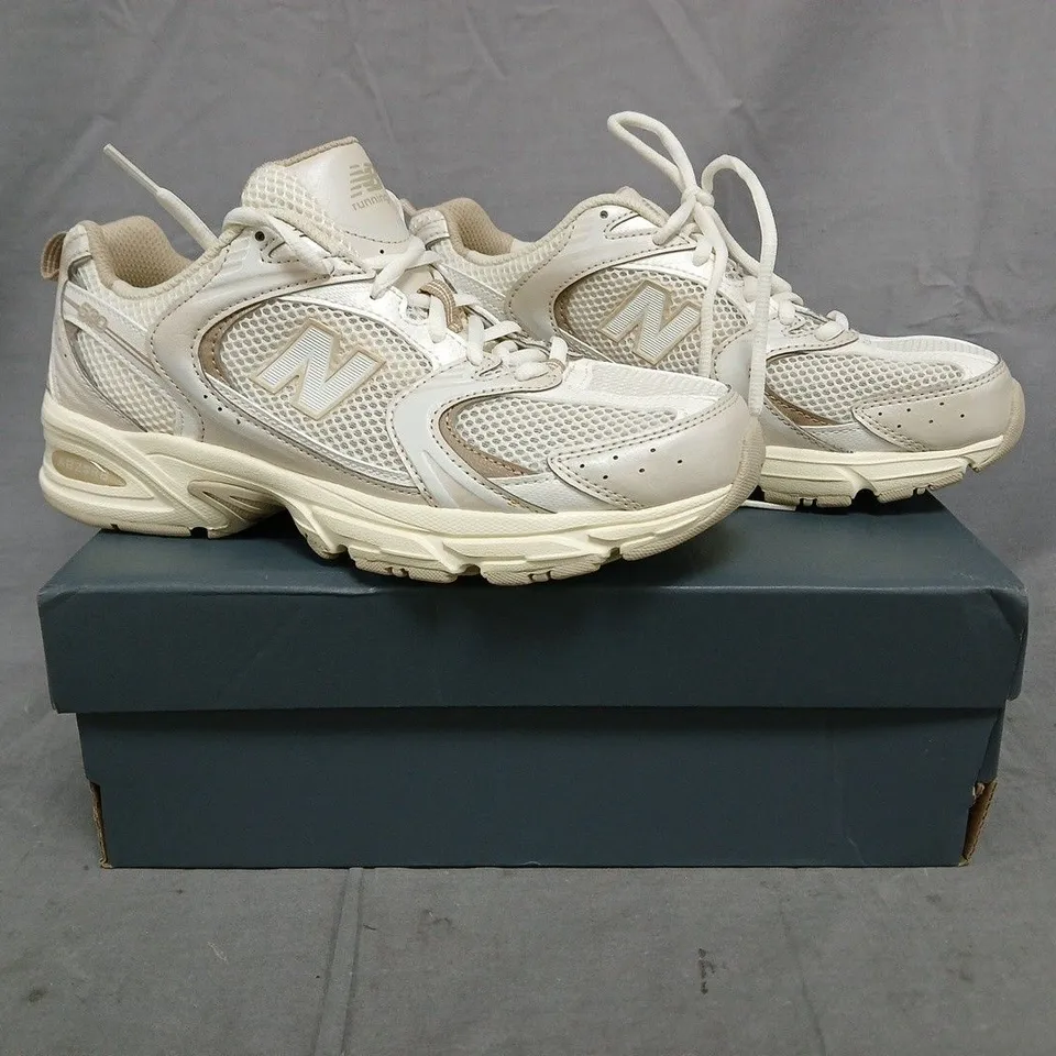 BOXED PAIR OF NEW BALANCE 530 TRAINERS IN BEIGE SIZE UK 6