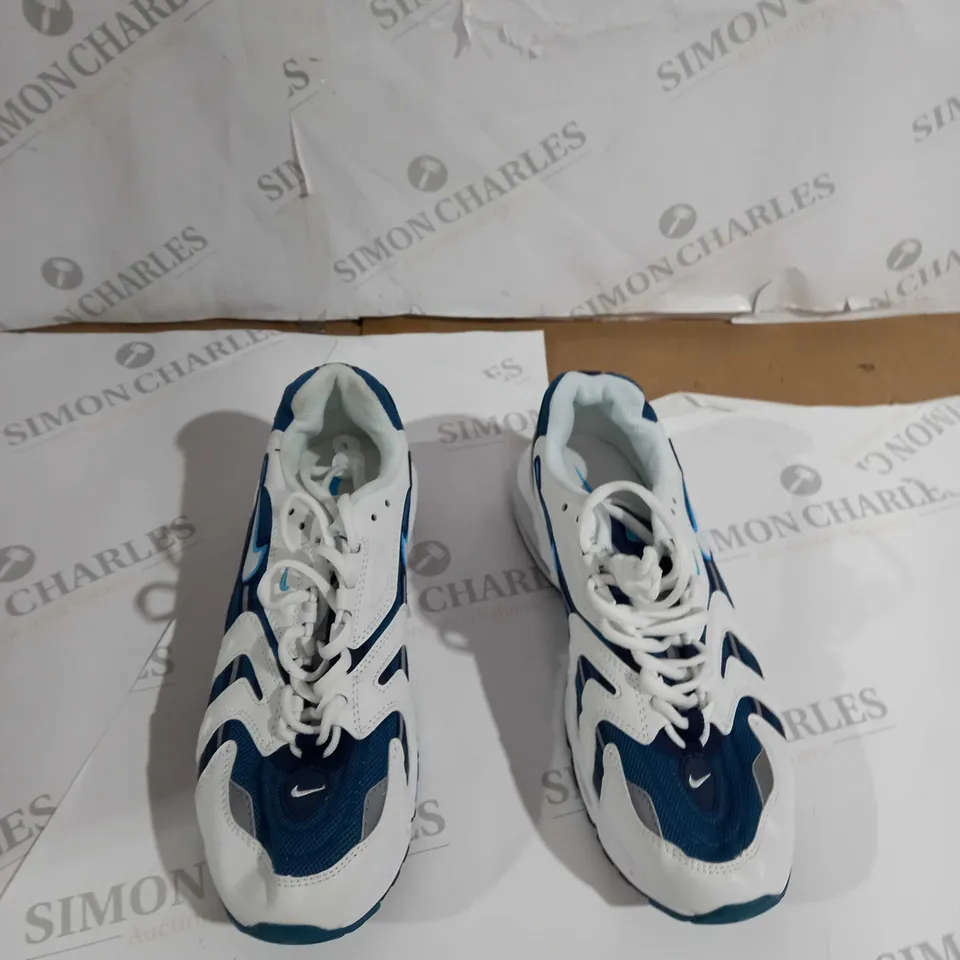 UNBOXED PAIR OF NIKE AIR MAX BLUE/WHITE UK 7