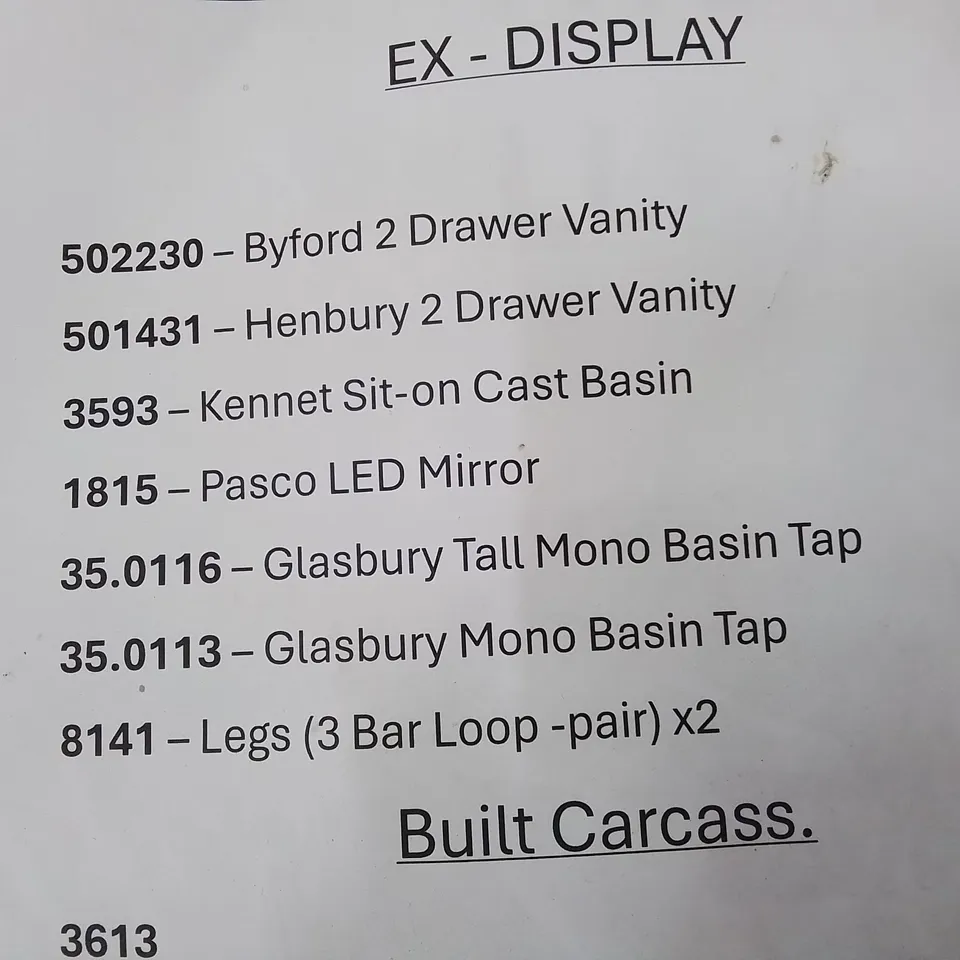 PALLET OF ASSORTED BATHROOM CABINETS AND FITTINGS 
