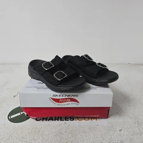 SKECHERS ARCHFIT BLACK SANDALS SIZE 6 BOXED