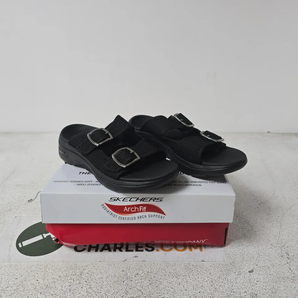 SKECHERS ARCHFIT BLACK SANDALS SIZE 6 BOXED