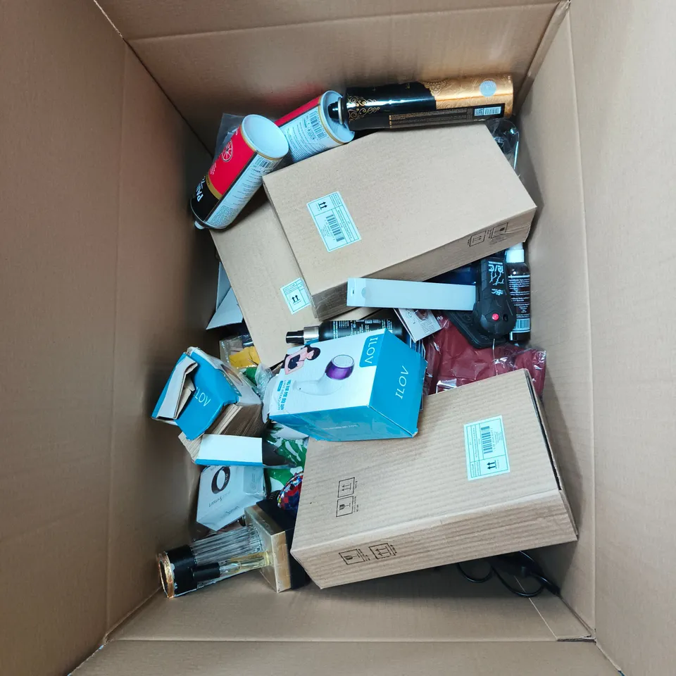 BOX OF APPROXIMATELY 30 ASSORTED HOUSEHOLD ITEMS INCLUDING SOCKS, LADIES TOP SIZE L/XL, FUSES KIT, SAGE AND CITRUS INCENSE, DISCO LED LIGHT ETC