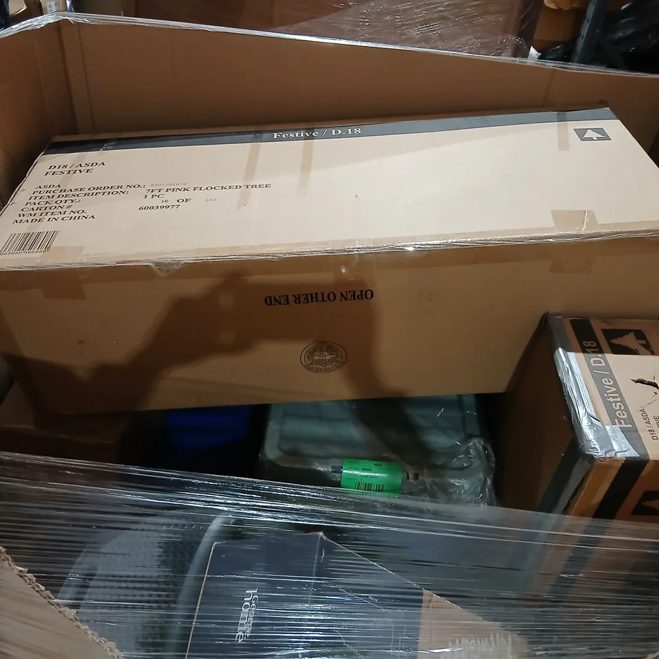 PALLET OF APPROXIMATELY 14 ASSORTED PRODUCTS TO INCLUDE; PLASTIC STORAGE BLUE, BALL LIGHTS, PORCH BUNDLE, PRE LIT TREE, CURVER BASKET AND SISAL TREE