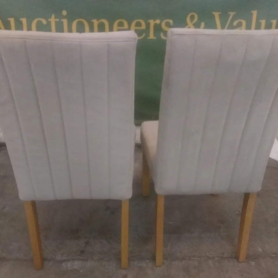 SET OF 2 NEW SALIBURY MINI VELVET DINING CHAIRS (OAK LEG)