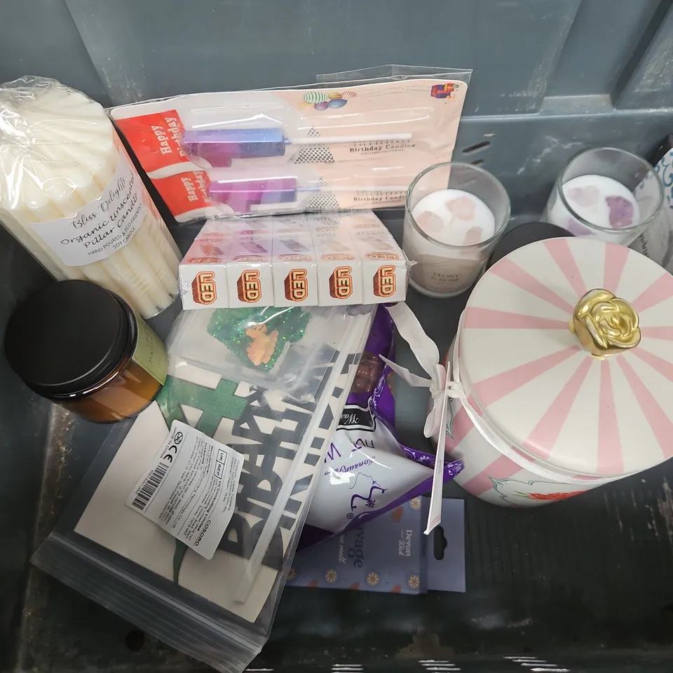 APPROXIMATELY 10 ASSORTED HOUSEHOLD ITEMS TO INCLUDE LED BULBS, SCENTED CANDLES, WAX, ETC