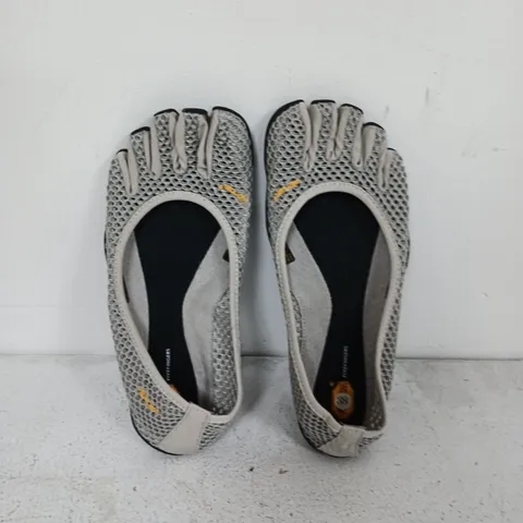 PAIR OF VIBRAM FIVE FINGERS SLIP ON SHOES - 38