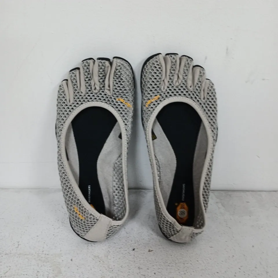 PAIR OF VIBRAM FIVE FINGERS SLIP ON SHOES - 38
