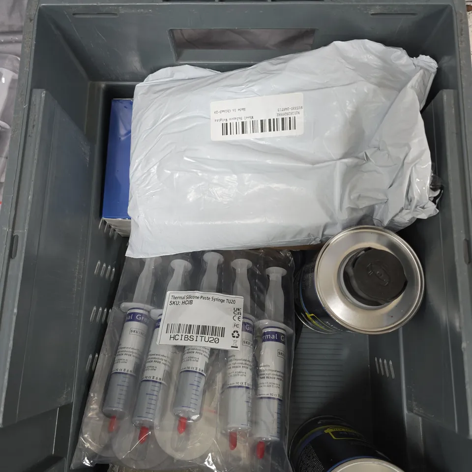 APPROXIMATELY 15 ASSORTED VEHICLE PARTS/ACCESSORIES TO INCLUDE PASS PLATES, THERMAL GREASE, DPF CLEANER ETC 
