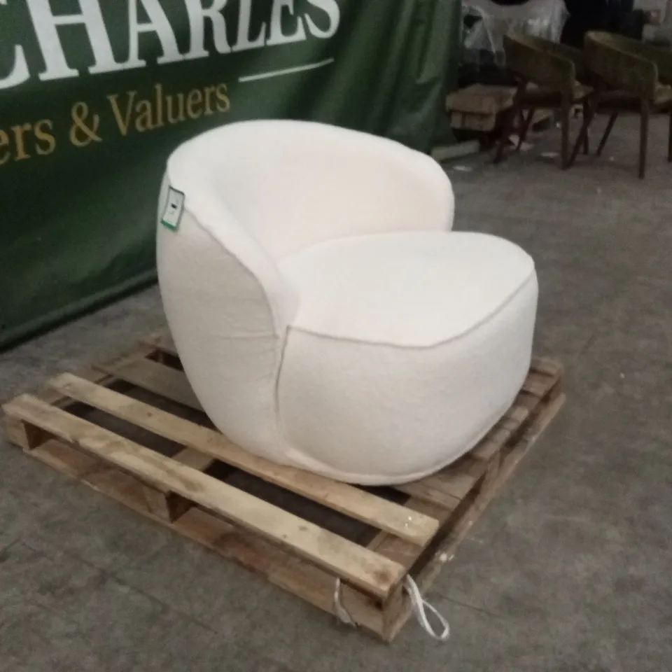QUALITY DESIGNER BOUCLE FABRIC CHAIR