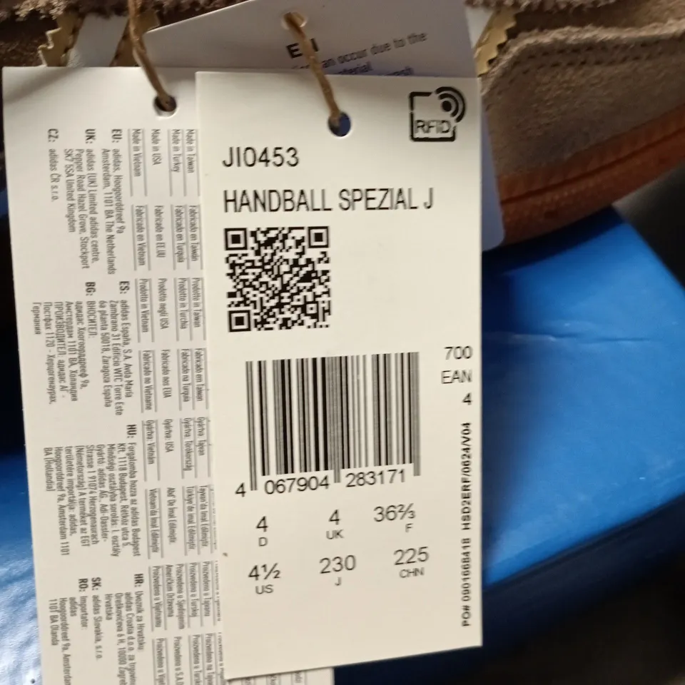 BOXED ADIDAS HANDBALL SPEZIAL J TRAINERS – BROWN SUEDE, UK 4
