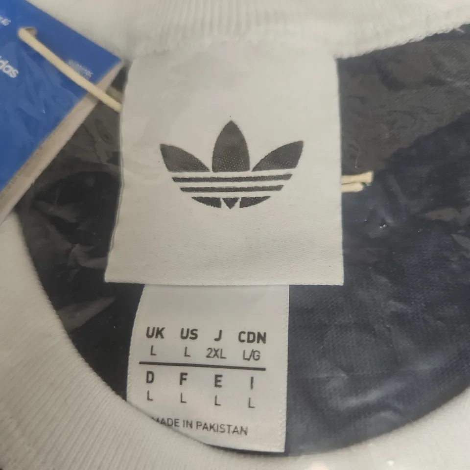 ADIDAS ORIGINALS KC8636 3S TEE – NAVY WITH WHITE NECKLINE, RED SHOULDER STRIPES – UK L