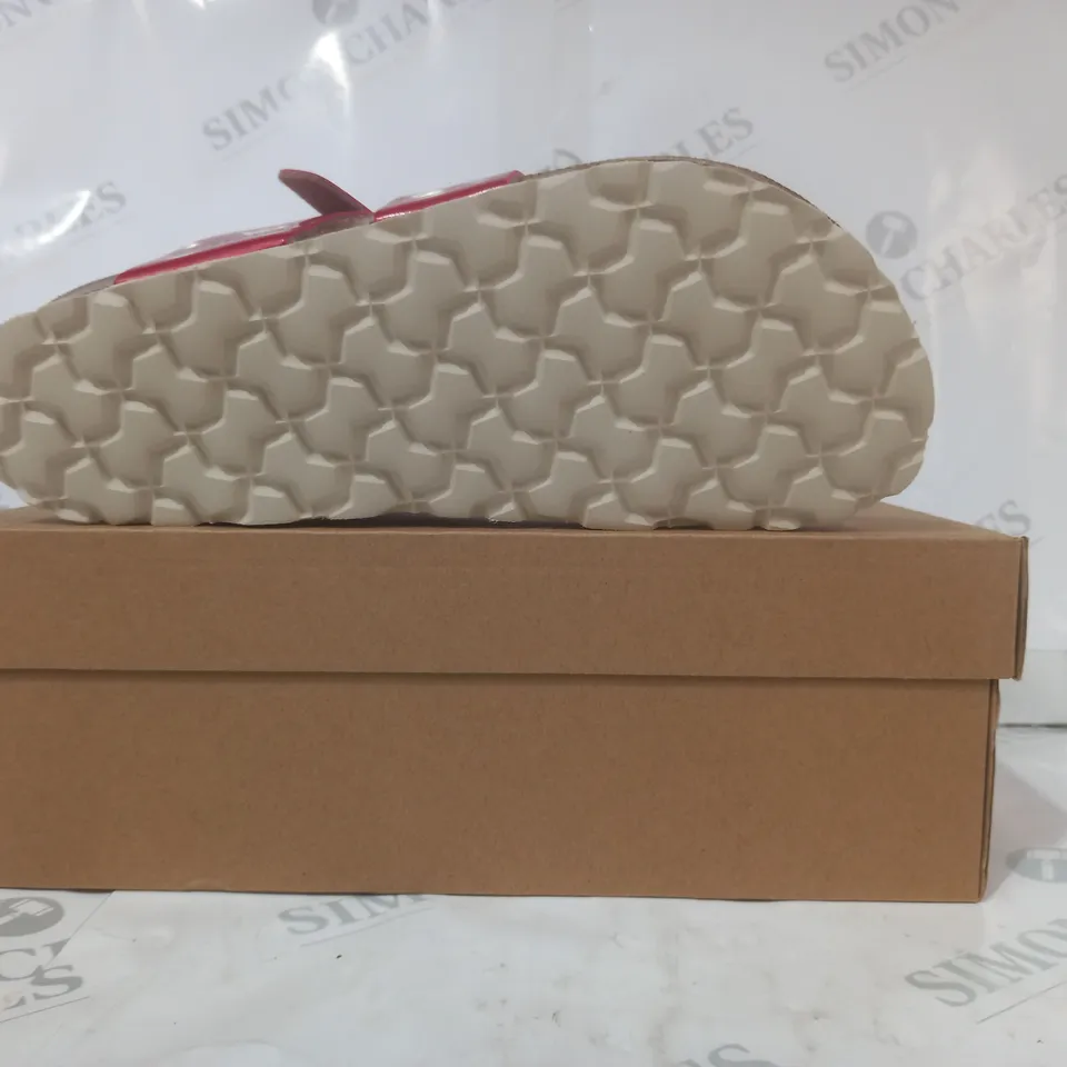 BOXED PAIR OF BONOVA SANDALS IN RED SIZE 6