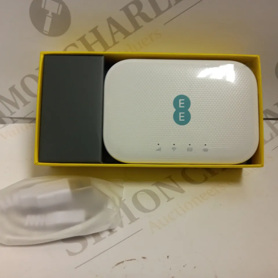 EE 4GEE WIFI MINI HUB