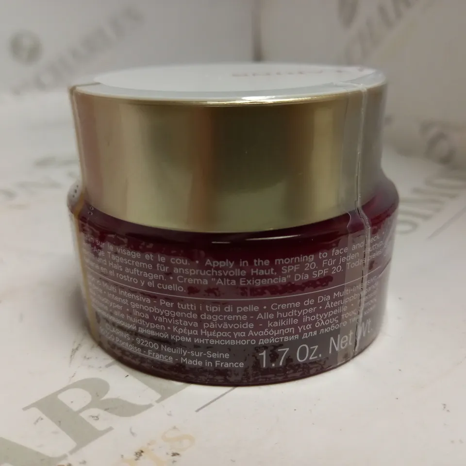 CLARINS SUPER RESTORATIVE DAY SPF 20